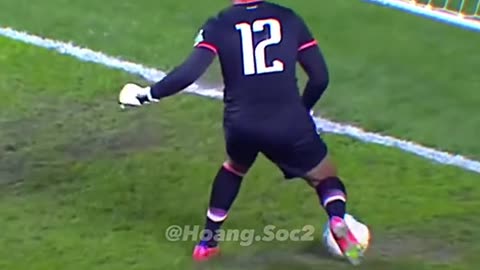 Goalkeeper error 😲👉