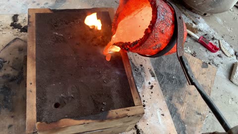 Sand Casting a Sand rammer