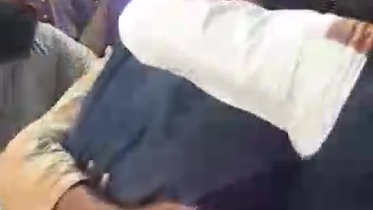 Huzur aapko dekhna chahta hoon