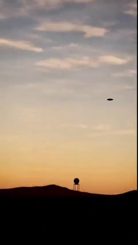 Nevada eyewitness captures incredible sight: 3 unidentified aerial phenomena (UAPs)