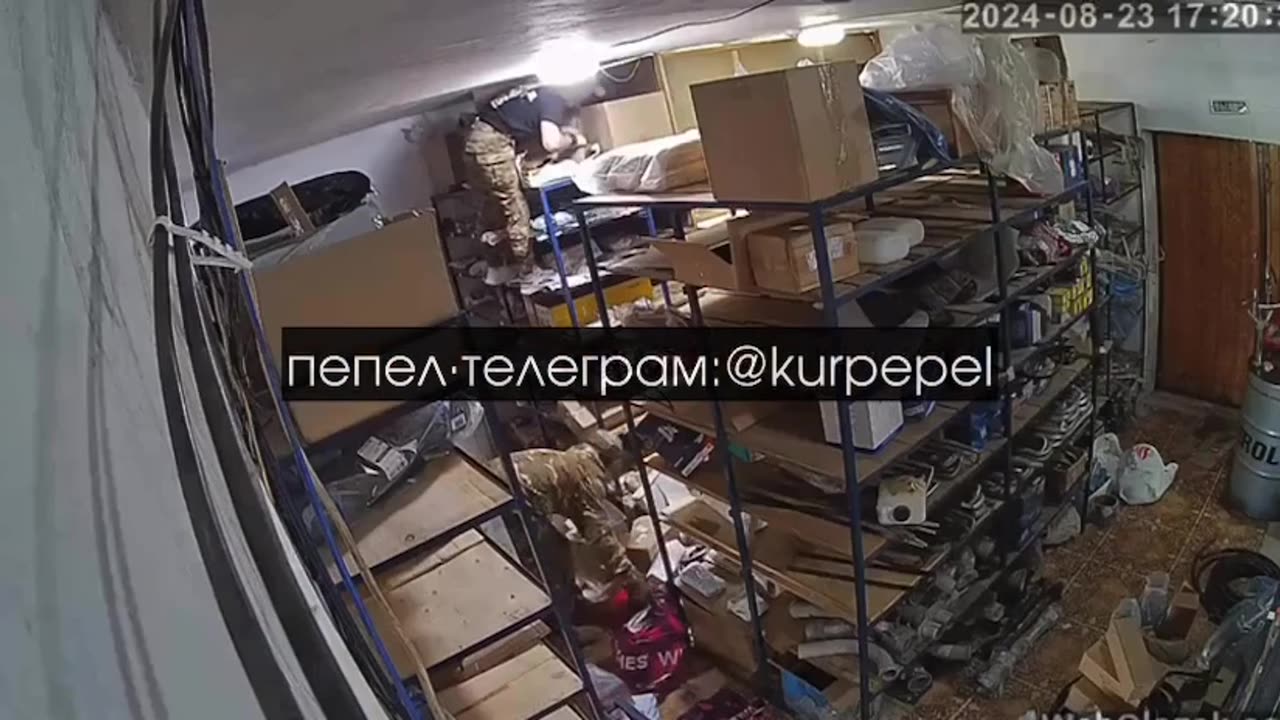 🫠 Russian soldiers are looting Wildberries warehouse in Zvannoe, Kursk Region