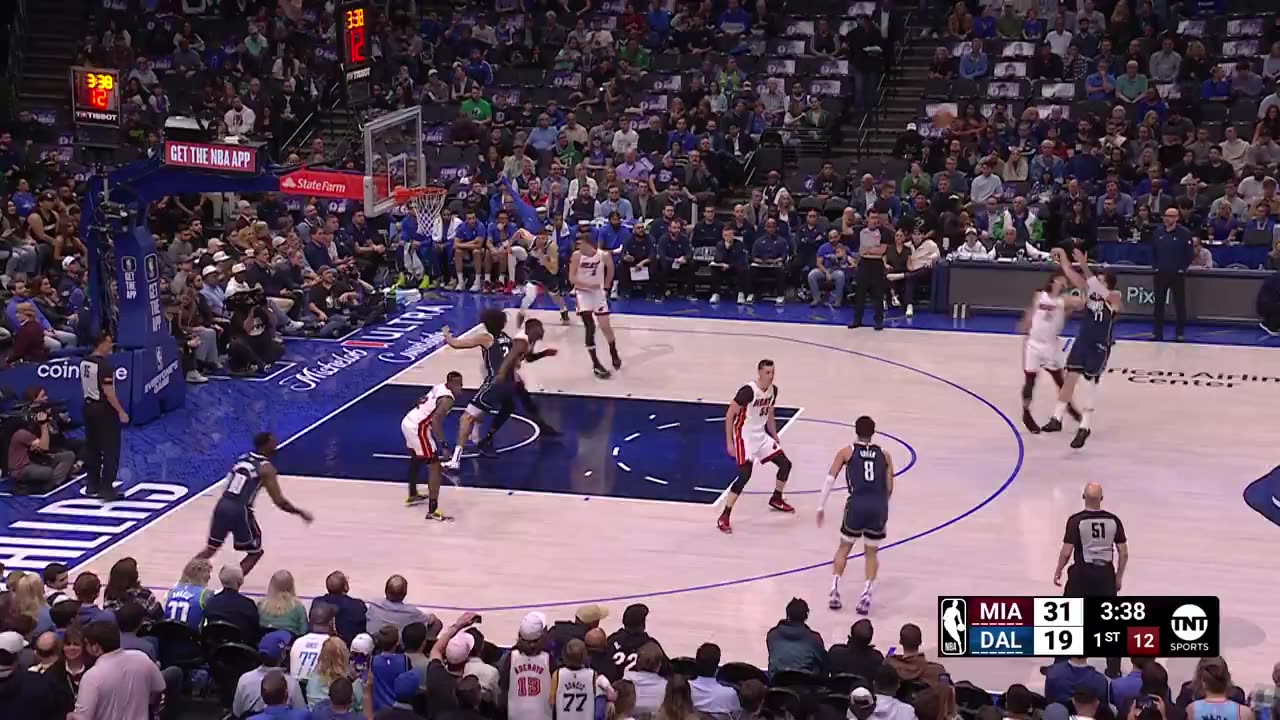 Luka Dončić Displaces with a Triple! Already 10 Points in the First Quarter! MIA-DAL