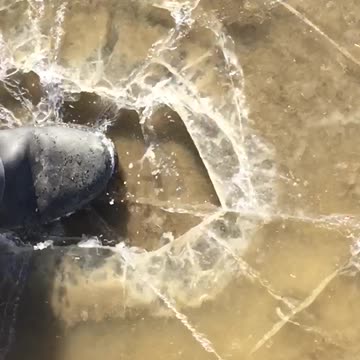 Ice breaking slo mo