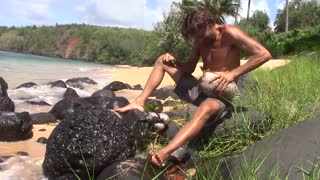 HOW TO OPEN A COCONUT WITH YOUR BARE HANDS - July 16th 2015
