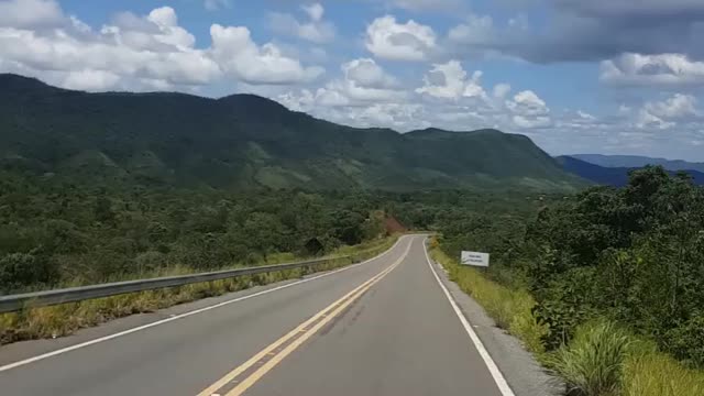 Uma nuvem não sabe porque se move em tal direção. Sente um impulso.