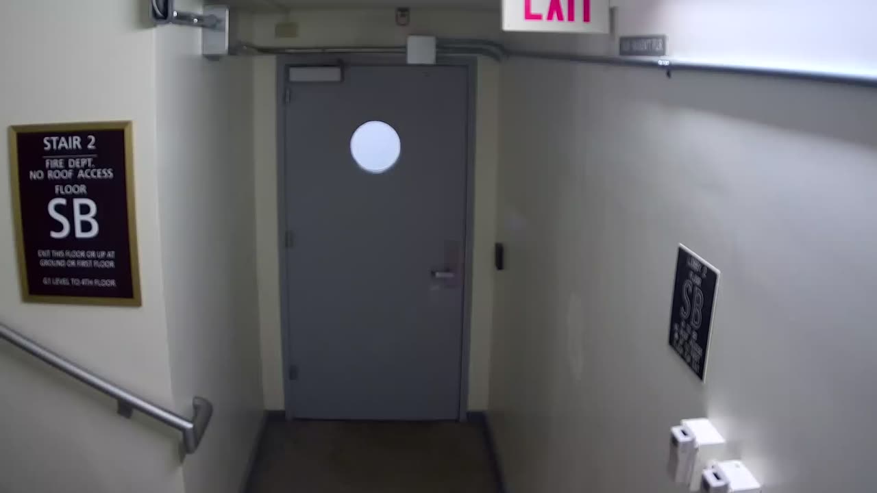 6160RHOBSBRSBST2StairwaySide_2021-01-06_10h00min00s427ms.mp4