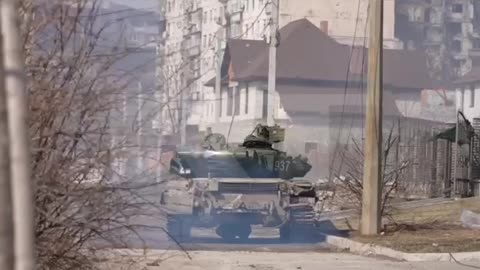 A DNR NM tank smokes out a sniper from the Azov National Battalion in Mariupol