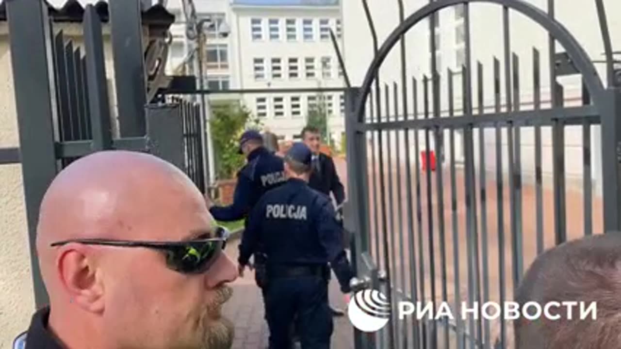 Poland: Police broke into the school ground at the Russian embassy in Warsaw