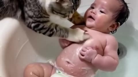 CAT Baths Baby! Adorable Home Video ,Purrfect Bath , Cat and Baby Unlikely Bath Time , Cat and Baby