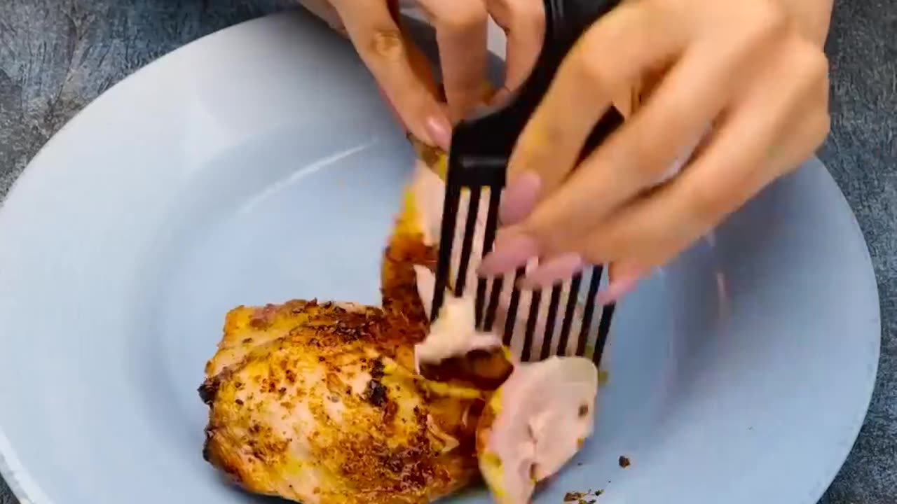 Cut your food in a flash with these quick hacks!Cut your food in a flash with these quick hacks!