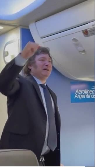 NEW 30/12/2023 - Il presidente argentino Milei, il volo sull’aereo di linea - Viva la libertà -