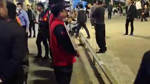 The Longhua bus station in Shenzhen has also started cleaning up the homeless