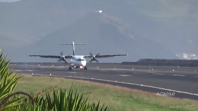 FANTASTIC! Landings at Madeira😱 SPECTACULAR Crosswinds Plane Spotting