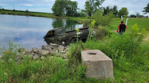 I Found a STOLEN TRUCK in a LAKE!!!