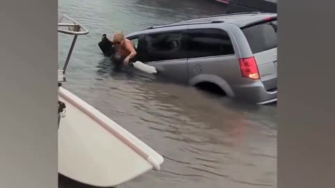 2 tourists in hawaii drive straight into the water following gps