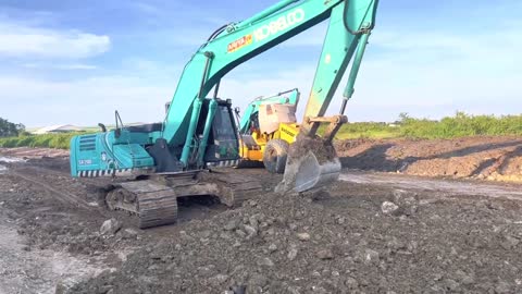 Power KOBELCO SK200 Help roller HaveProblem When Drive Back Unloading Soil road construction project