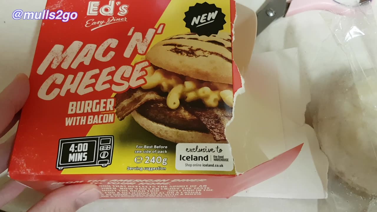 Taste Test Ed's Diner Mac ‘N’ Cheese Burger with Bacon