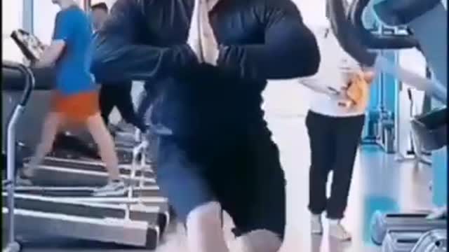 funny man at gym, gym fails, workout fail (2021).