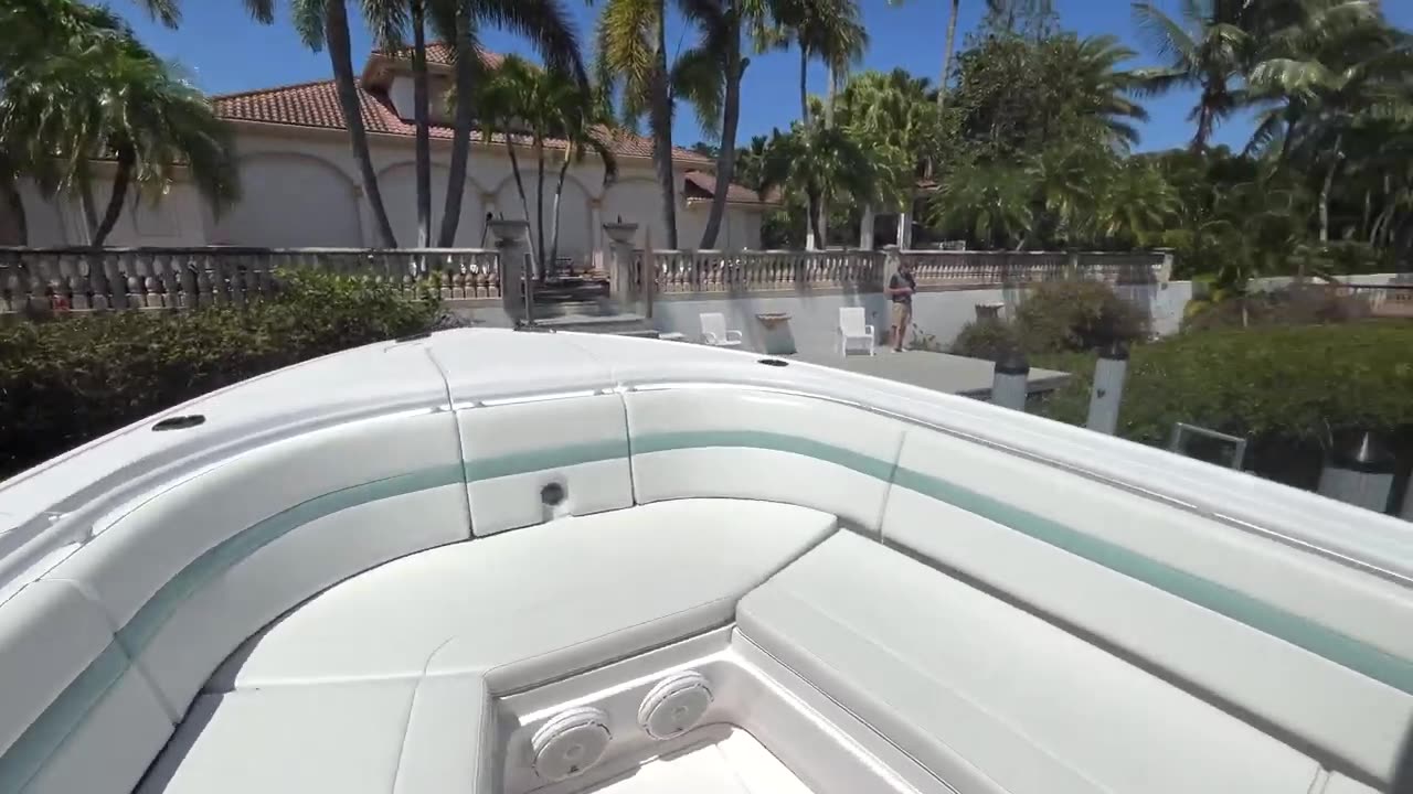 2019 Intrepid 327 Open