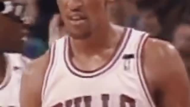 When Scottie Pippen STEPPED OVER Patrick Ewing!😈