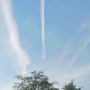 Undeniable proof there is two trails in our skies one's a contrail and the others a chemical trail