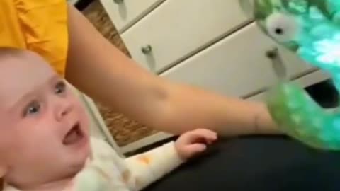 Hilarious Baby Reaction!