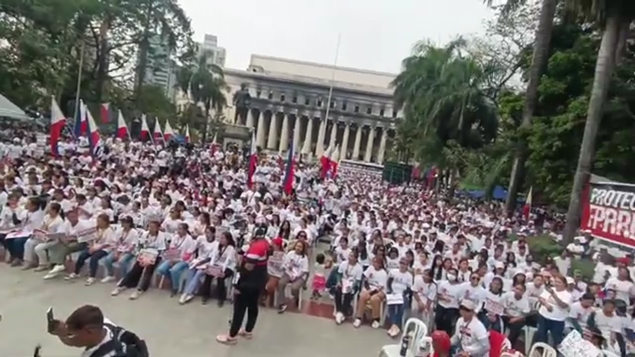 MGA DUTERTE SUPPORTERS DI NAKATIIS MULING ZUM0G0D? SANDRA CAM MAY BINUNYAG!