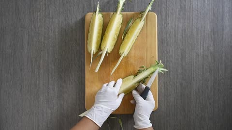 How to peel a pineapple and peel it beautifully as a professional.