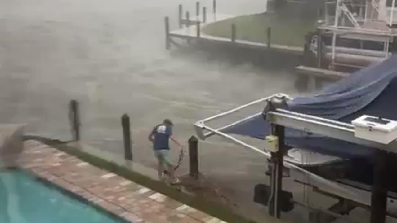 Strong wind storm on Fort Myers Beach in Southwest Florida, US 🇺🇲 (01.08.2