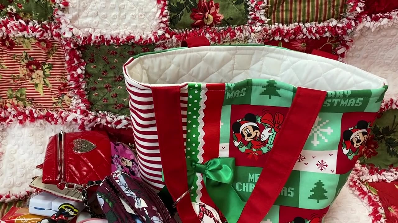 What's in my Christmas Mickey Mouse Tote Bag 2020