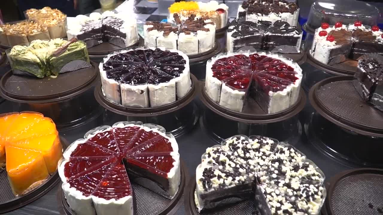 Thai Cakes Street Food in Bangkok _ Cheap Cake _ Rod Fai Night Market#36