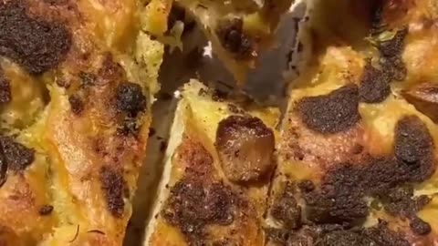 🌿Sourdough Focaccia Magic -Roasted Garlic _