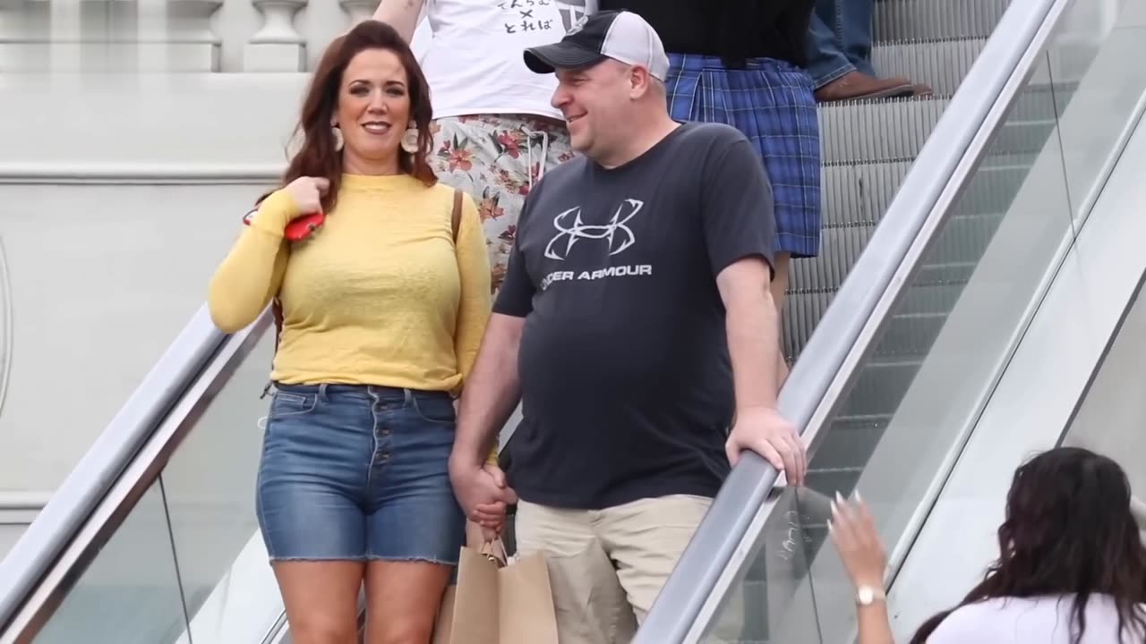 THE BEST ESCALATOR PRANKS COUPLES REACTIONS