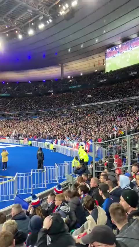 Chants of "Macron resign" ringing around the Stade De France at 49mins 3 secs last night.