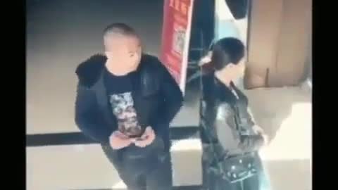 Thief returns what he stloe when he realized he was caught on camera 😂