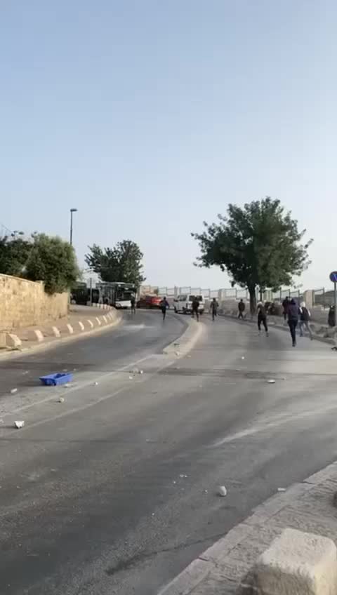 Arab Muslims stone Jewish Us outside Jerusalem Old City Walls