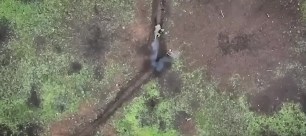 Ukrainian Forces Drop 3 Grenades on Russian Solder.