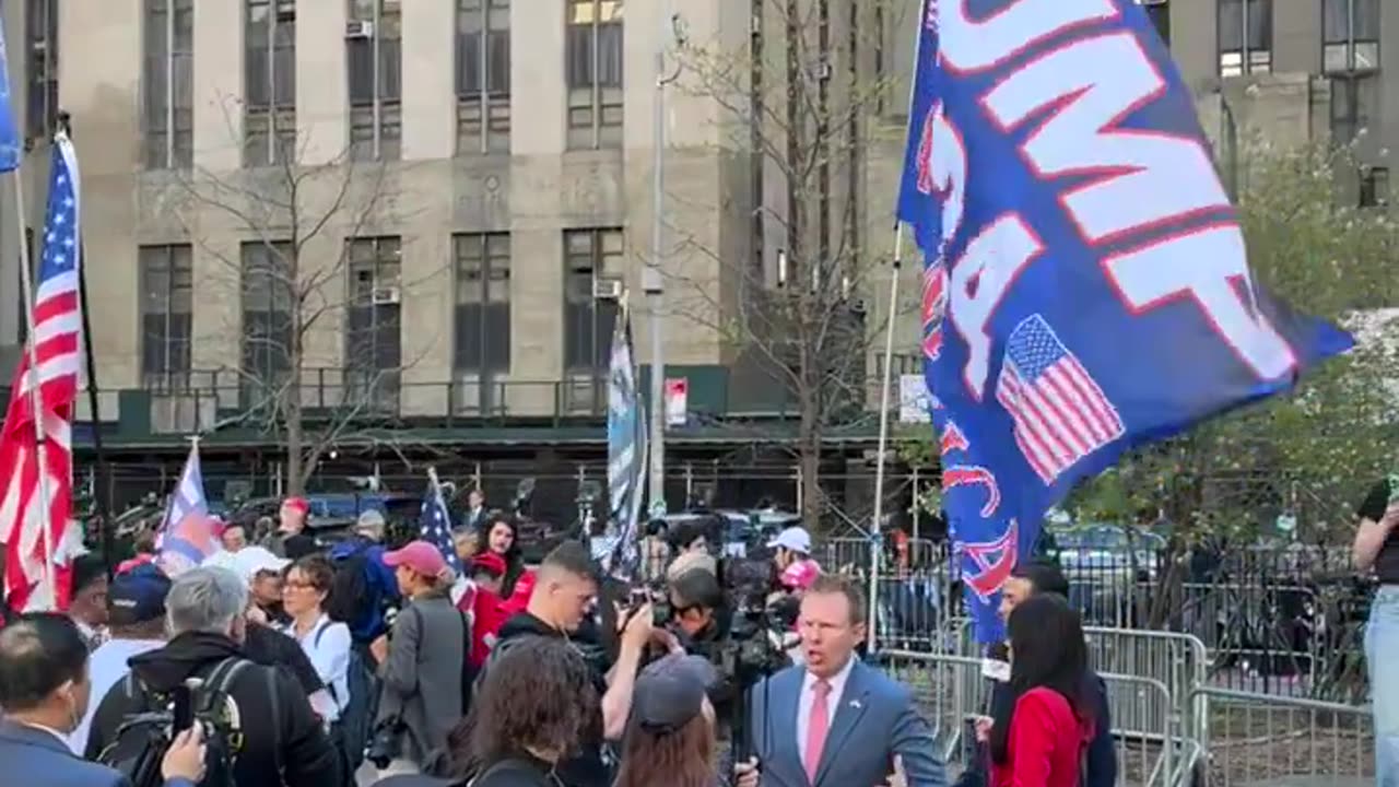 Footage of Trump supporters gathering outside NYC courthouse