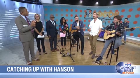 See Kate McKinnon fangirl while meeting Hanson at TODAY