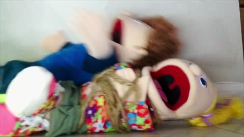 Desmond's puppets reenact Eminem's video "STAN"