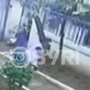 VIDEO/ Avokati Sokol Mëngjesi bie pa ndjenja dhe goditet në kokë me shkelma