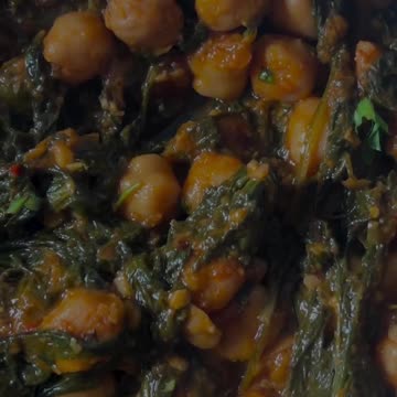 "Wholesome High-Protein Sweet Potato Delight with Chickpeas, Spinach, and Creamy Cottage Dip!"