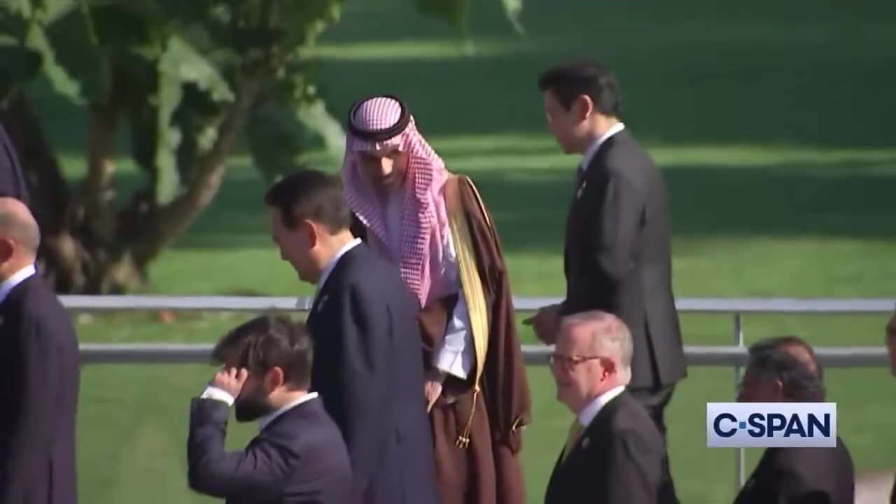 World leaders at G20 take the group photo without Biden, then walk off