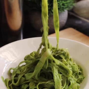 "Palak Pasta Delight: A Delicious Fusion of Italian and Indian Flavors!"