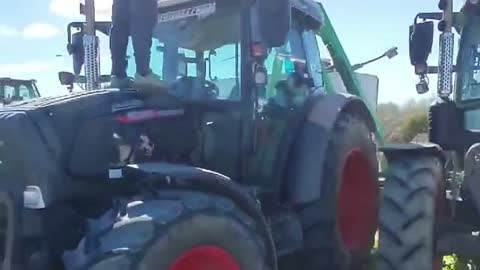 The revolt of Italian truckers and farmers!