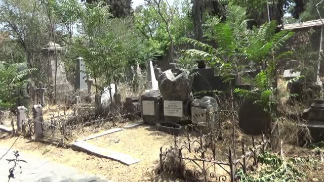 Entrevista a una bruja en el cementerio, parte 1