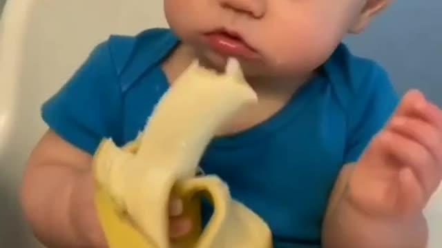 babycute baby eating banana 🍌....🤩