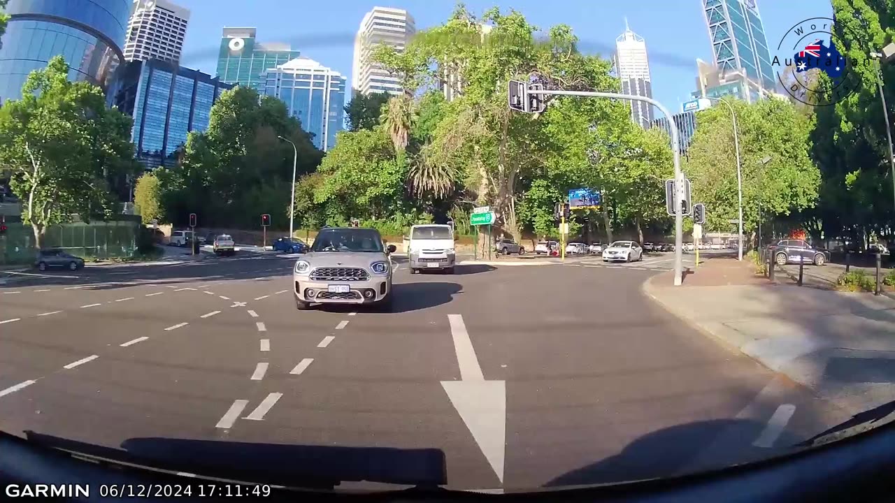 what an amazing right turn good on you for endangering other drivers