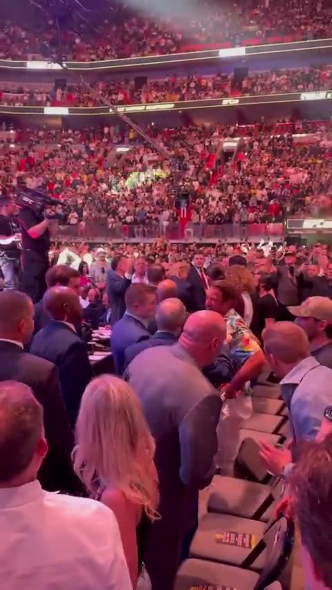 🚨Donald Trump has arrived at #UFC299. The most DEAFENING NOISE I’ve ever heard in my life 🇺🇸