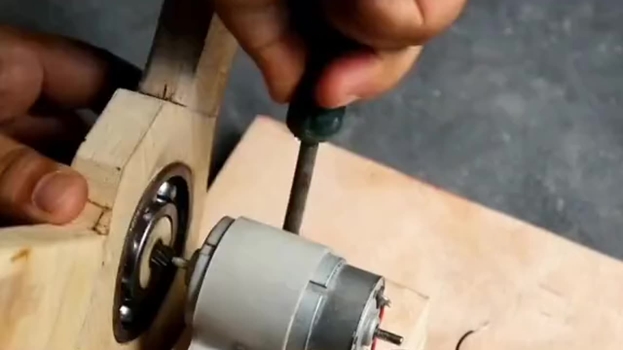Free_generator_handmade_at_home